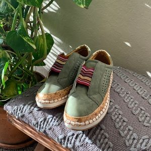 Women size 9, Olive green flats